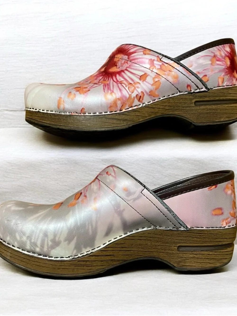 Dansko Professional Clog Ladies Size 39.
STUNNING red/orange floral color! - Picture 2 of 15